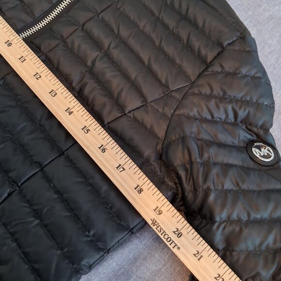 Micheal Kors puffer jacket - Picture 6 of 12